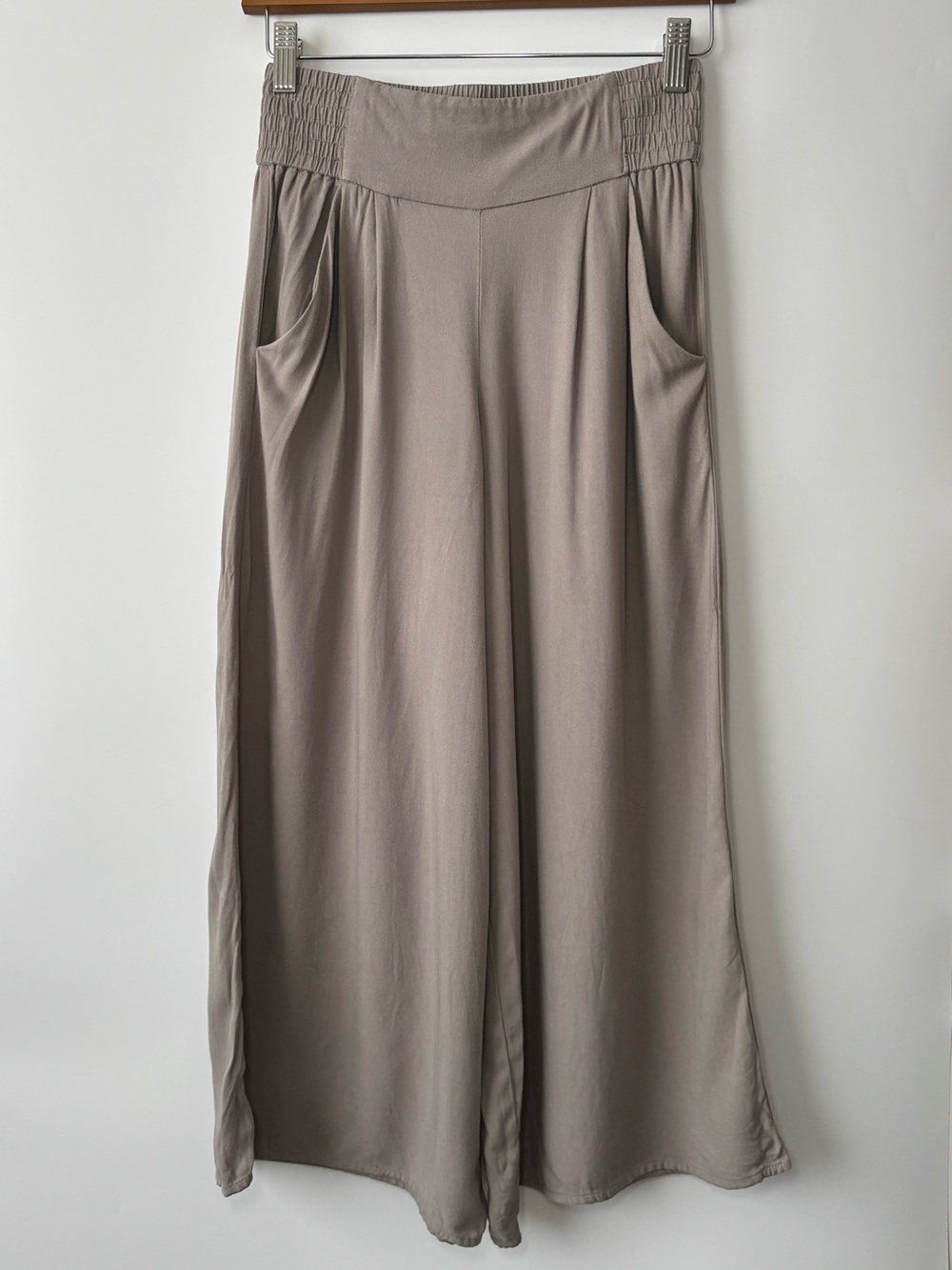 Talula Aritzia Taupe Crop Culotte Flowy Pants Boho Earthy Granola Size XXS